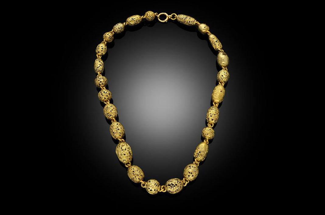 Jewel-of-the-Month-Feb-pic-credit-Hancocks-London-HOME Collana giapponese in perline Ojime