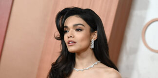 I gioielli delle star di Hollywood: i look più glamour della Cerimonia degli Oscar 2025 Rachel Zegler indossa orecchini e collana Precious Lace di Chopard agli Oscar 2025