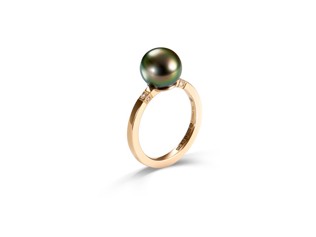 Anello in oro 18kt con perle nere tonde di Tahiti e diamanti