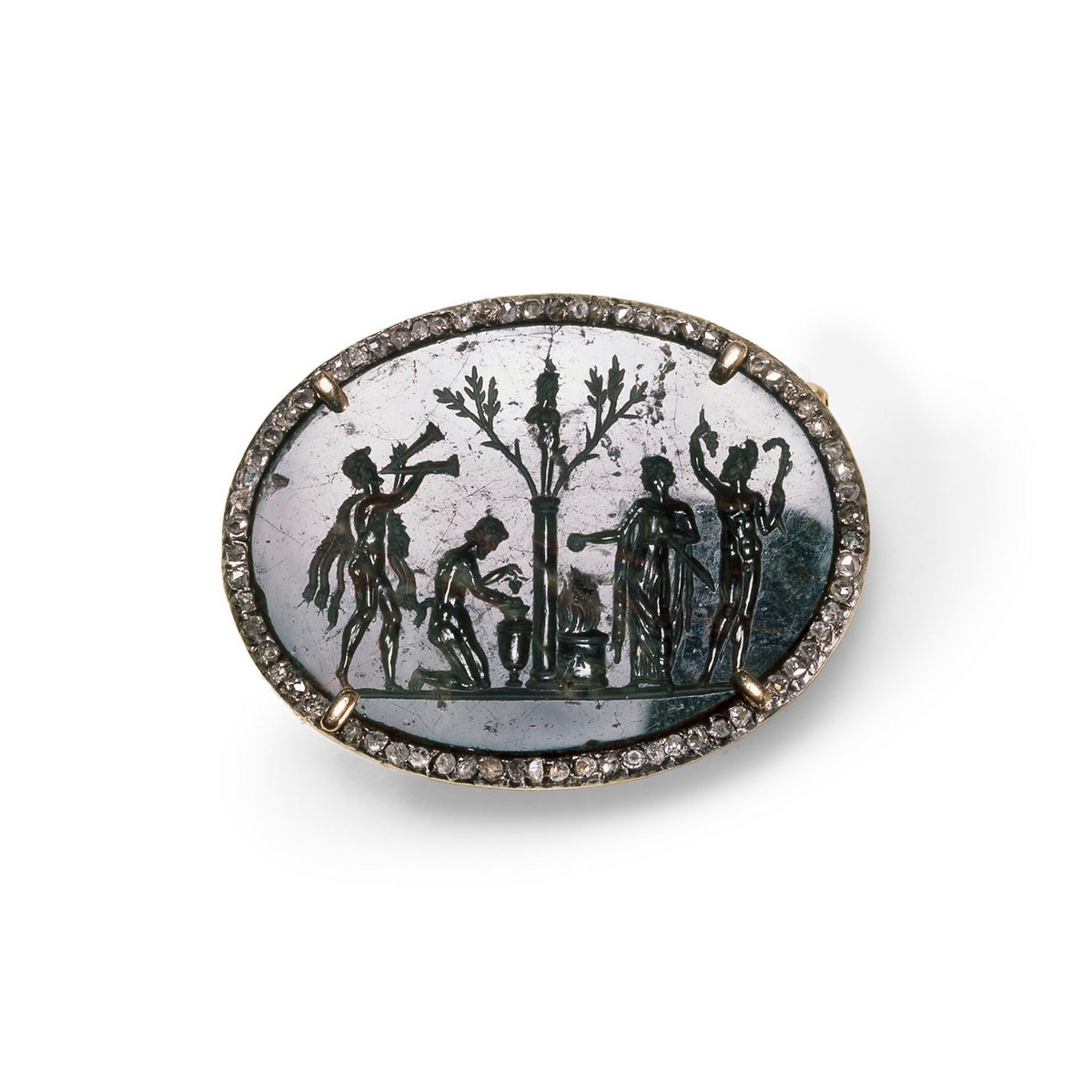 Spilla del Rinascimento in eliotropio intagliato della collezione Faerber, incastonata con diamanti taglio rotondo
