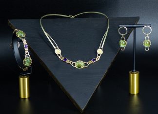 The Unique Show 2025: gioielli, awards e charity protagonisti della nuova edizione a Monte-Carlo Collezione di ametiste e pietre verdi in filigrana d’oro
