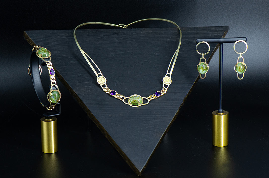 Gold-Filigree-Amethyst-&-Green-Stone-Collection-HOME Collezione di ametiste e pietre verdi in filigrana d’oro