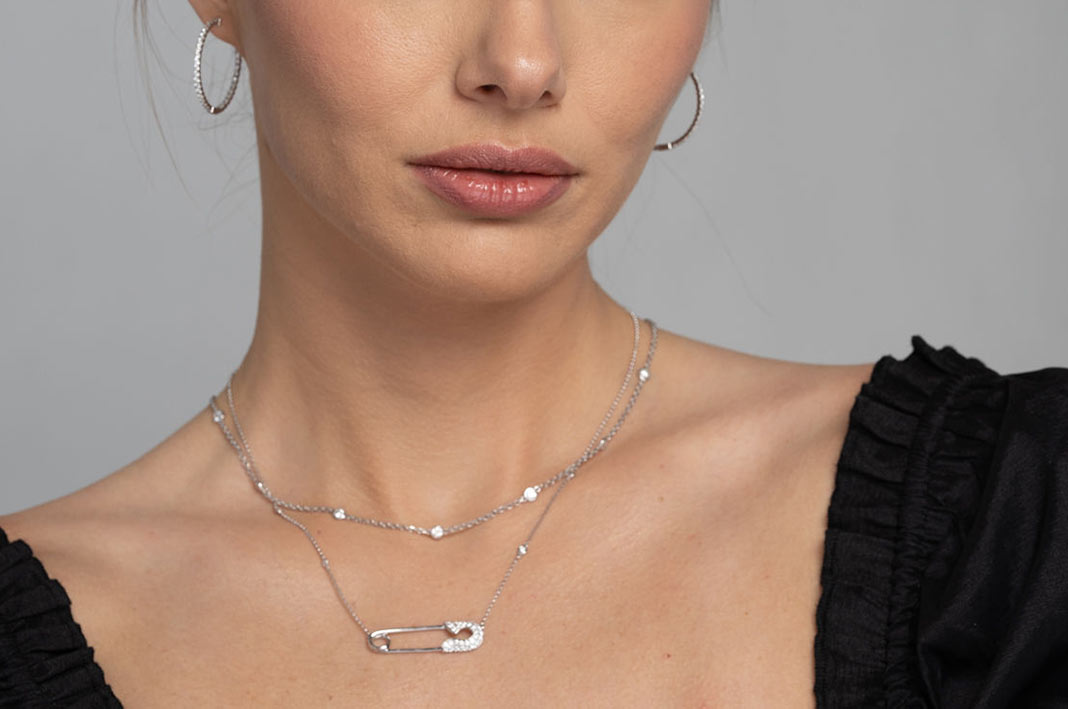 Leviev-Safety-Pin-Diamond-Necklace-HOME Collana con spilla in oro bianco