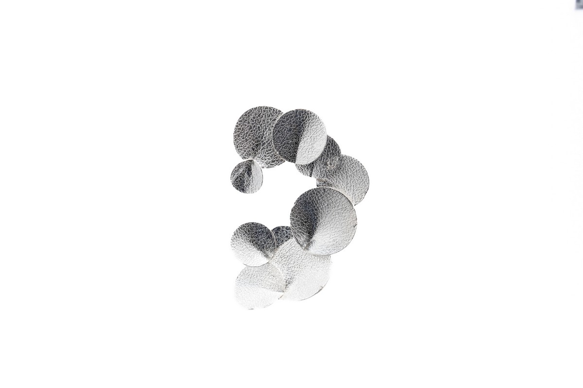 Armonia di Mariantonietta Caputo, earpiece in argento 925 e argento placcato oro