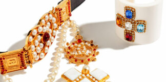 La collezione che ha celebrato lo chic parigino tra borse di lusso ed accessori di moda in una delle migliori aste Sotheby’s del 2024 Selezione di gioielli di moda Chanel