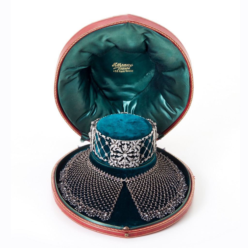 Colletto Settepassi in oro e argento e collier de chien in platino, collezione Dora VonWiller.
