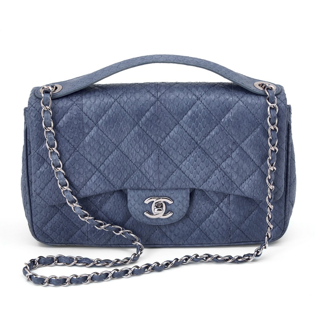 Borsa Chanel Timeless in pitone azzurro.
