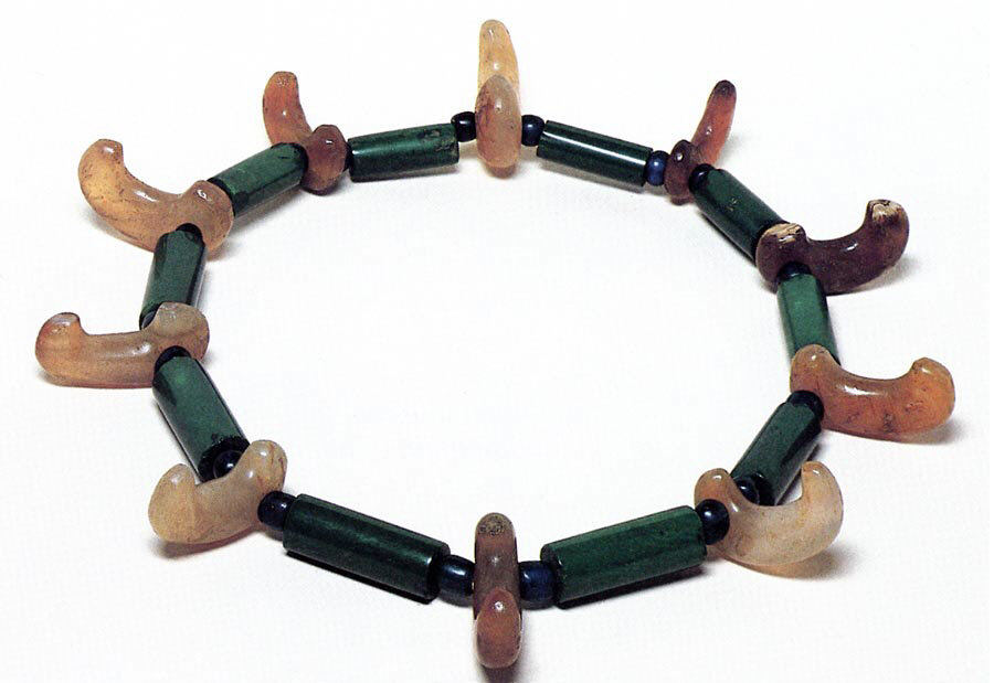Collana con magatama di giada