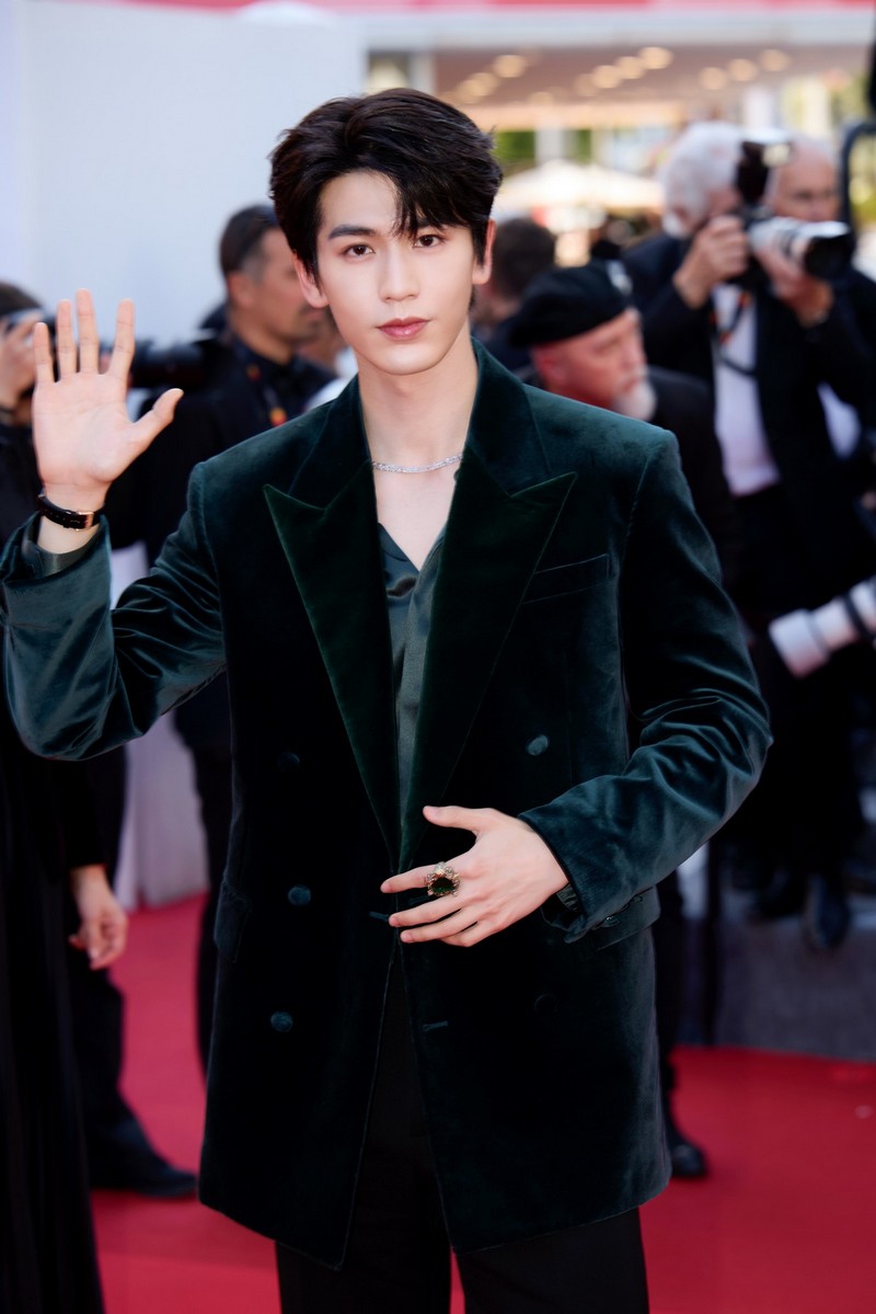 Ambassador Zhang Linghe sul red carpet