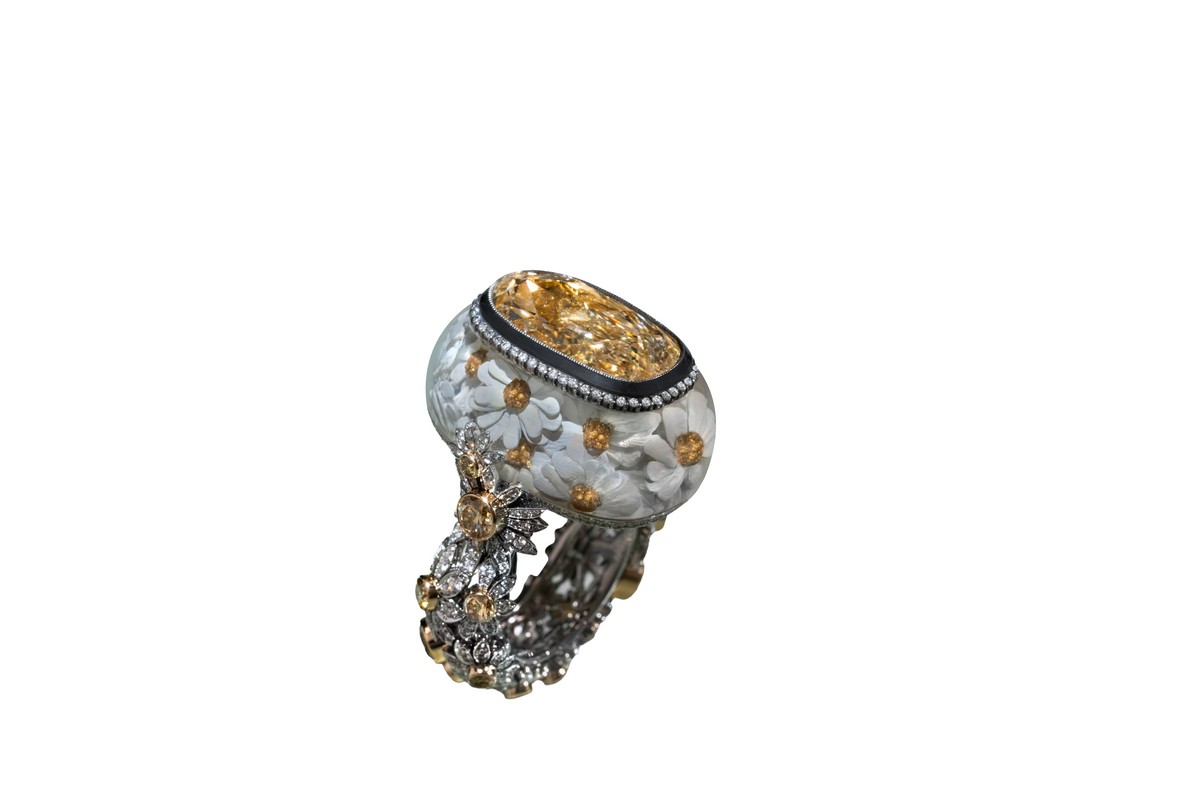 Anello “Daisy Fields Forever” di Sevan Bicakci