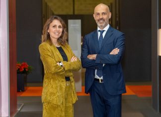 Vicenzaoro premia il futuro dell’eccellenza orafa con i VO Awards 2026: candidature aperte fino al 30 novembre Michela Amenduni, Marketing & Communication Manager Jewellery & Fashion di IEG, e Matteo Farsura, Global Exhibition Manager Jewellery & Fashion di IEG