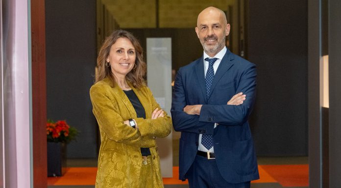 Vicenzaoro premia il futuro dell’eccellenza orafa con i VO Awards 2026: candidature aperte fino al 30 novembre Michela Amenduni, Marketing & Communication Manager Jewellery & Fashion di IEG, e Matteo Farsura, Global Exhibition Manager Jewellery & Fashion di IEG