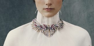 Van Cleef & Arpels, Cartier, Bulgari, Chaumet e Graff: un caleidoscopio di gemme nei gioielli dell’asta Phillips a Ginevra Schlumberger, Magnifica collana in diamanti, rubini, zaffiri e oro, "Plumes", fine anni '50