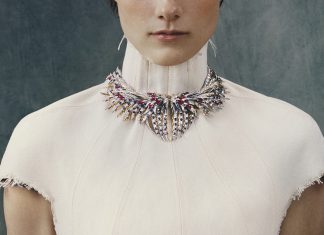 Van Cleef & Arpels, Cartier, Bulgari, Chaumet e Graff: un caleidoscopio di gemme nei gioielli dell’asta Phillips a Ginevra Schlumberger, Magnifica collana in diamanti, rubini, zaffiri e oro, "Plumes", fine anni '50