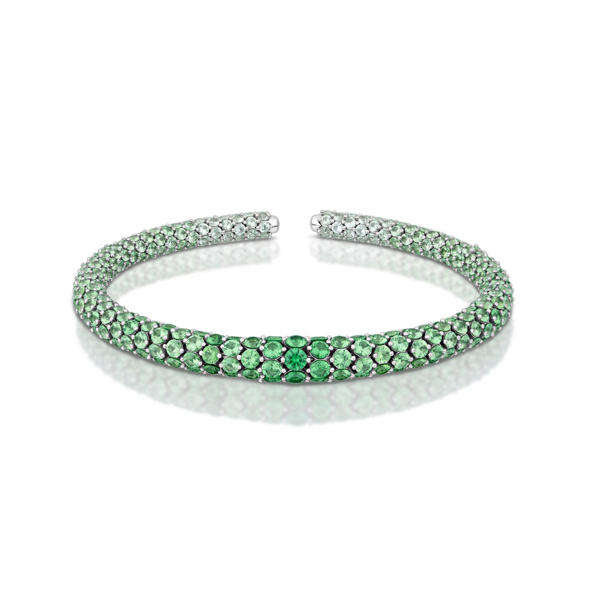Bracciale in platino di Roland Krainz (Krainz Creations) impreziosito da tsavoriti che sfumano dal verde intenso al bianco, per un totale di 18,30 ct, Honorable Mention nella categoria Classic