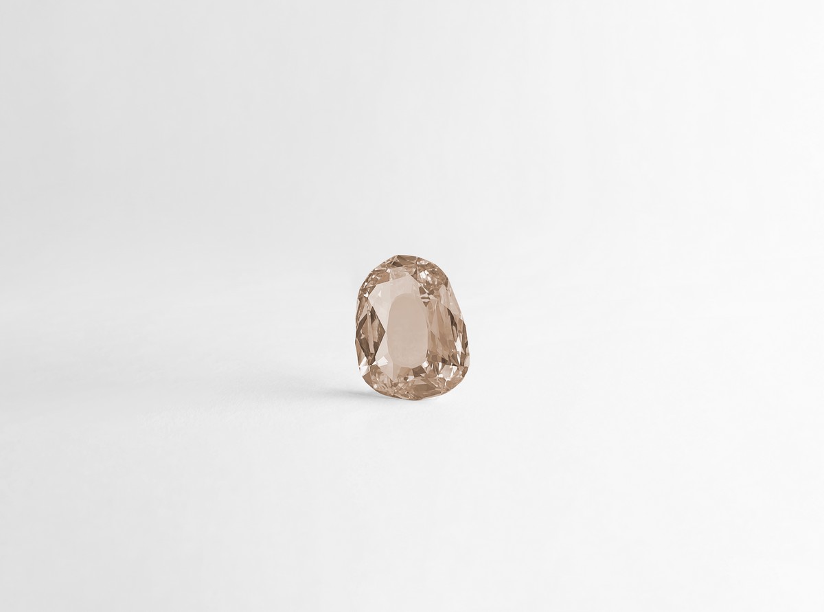 Diamante con taglio asimmetrico