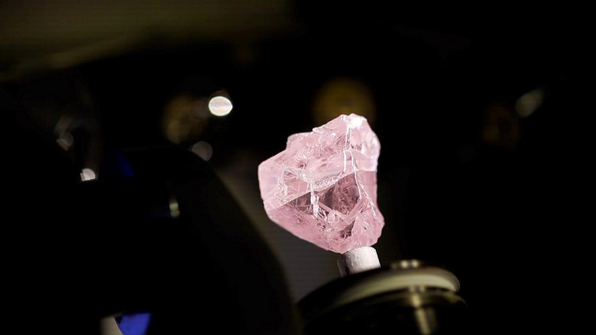 Diamante rosa grezzo “Kao Legend”, dal peso di 108,39 carati